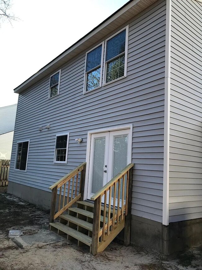 Building Photo - Immaculate and spacious home