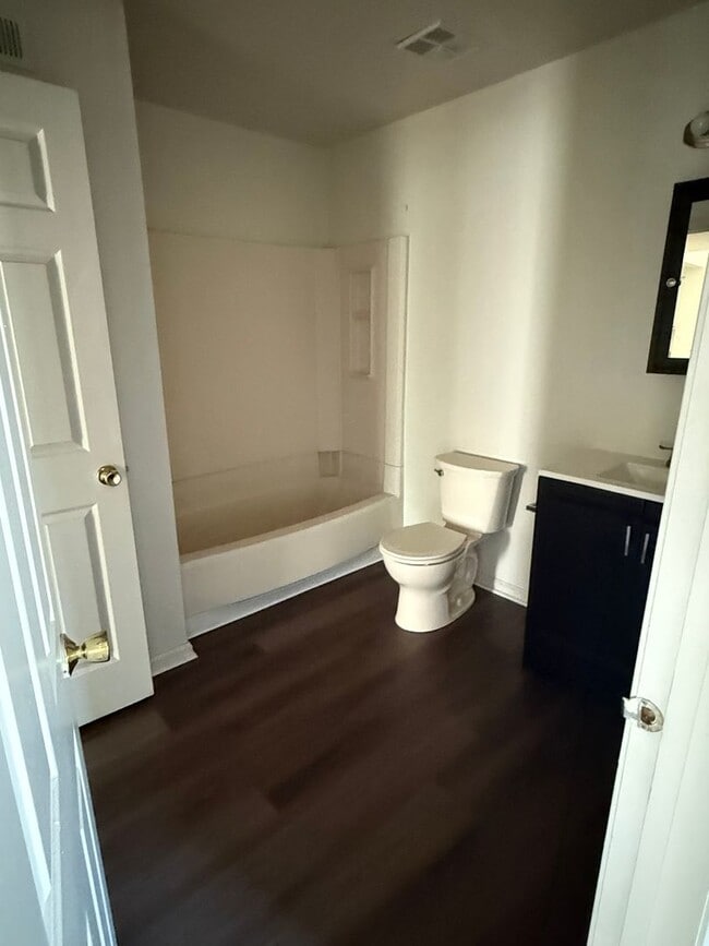 Building Photo - 2 Bed 2 Bath Condo in Council Rock School ...