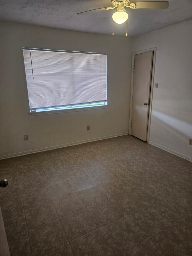 Building Photo - 24606 Green Moss Dr