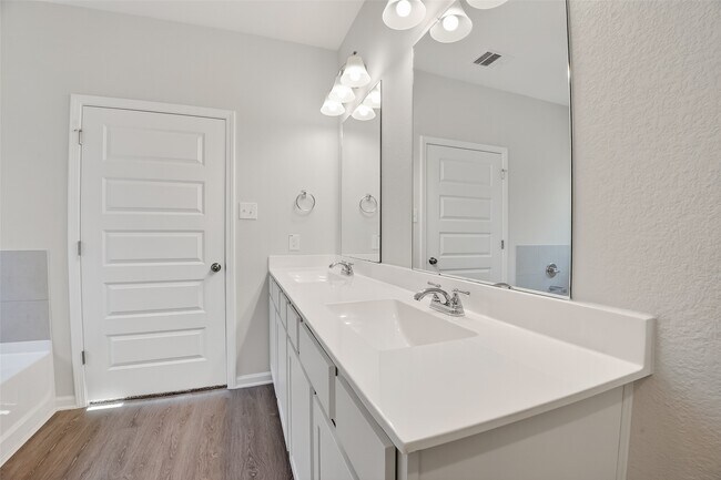 Building Photo - 2615 Ryon Falls Dr