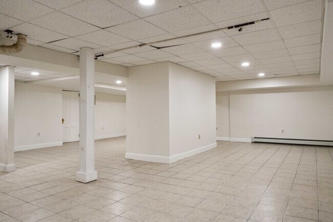 Building Photo - 12 Summit Rd