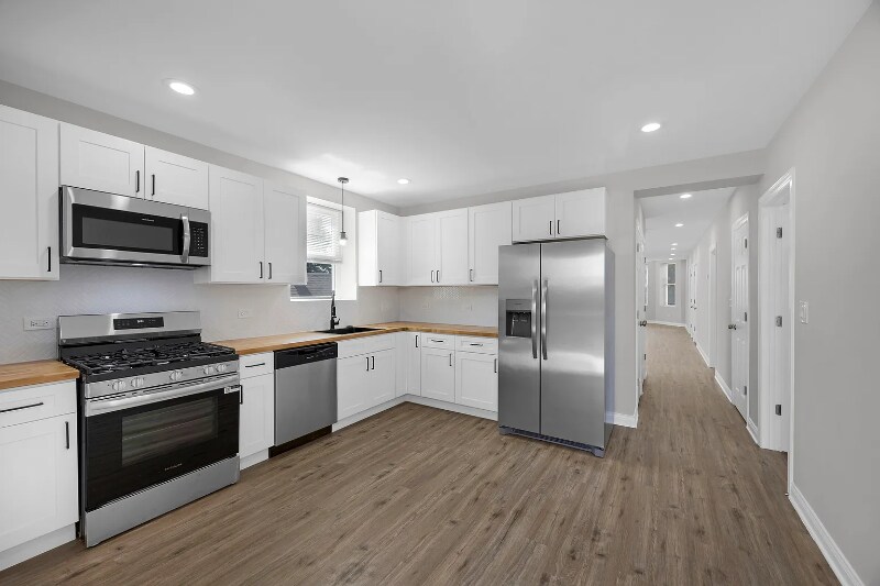 Building Photo - 6807 S Paulina St