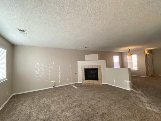 Building Photo - 2 Story - Master on Main Floor - Loft Upst...