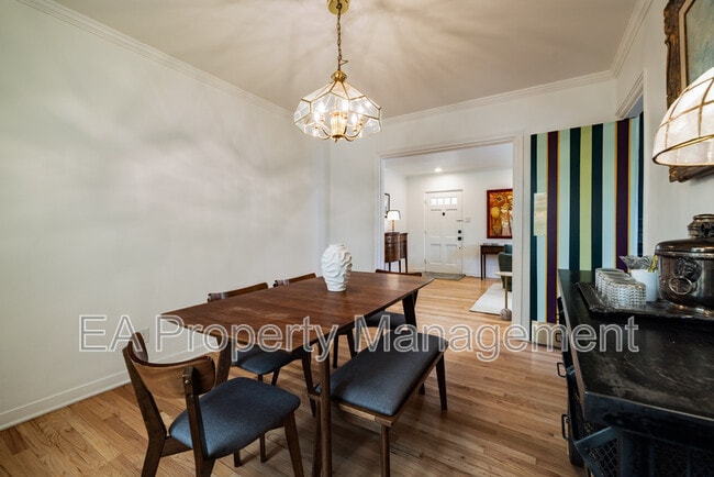 Building Photo - 520 San Pasquale Ave SW