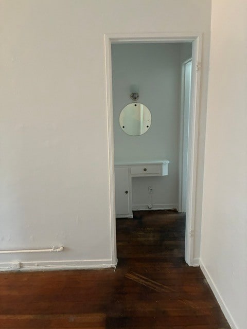 Building Photo - 303 S Doheny Dr