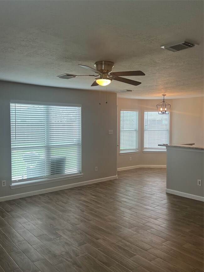 Building Photo - 12035 Duane St