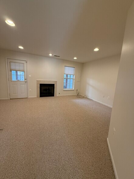 Building Photo - 5939 Kirkcaldy Ln