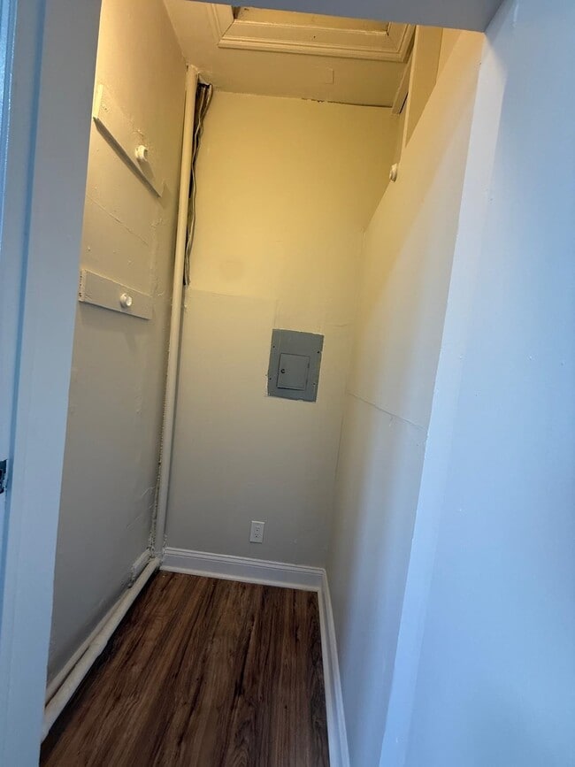 Building Photo - 221 Wilkinson Ave