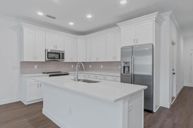Building Photo - 513 Hill Ln