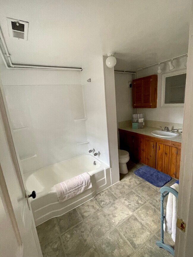 Full Bath - 2079 S Pearl St