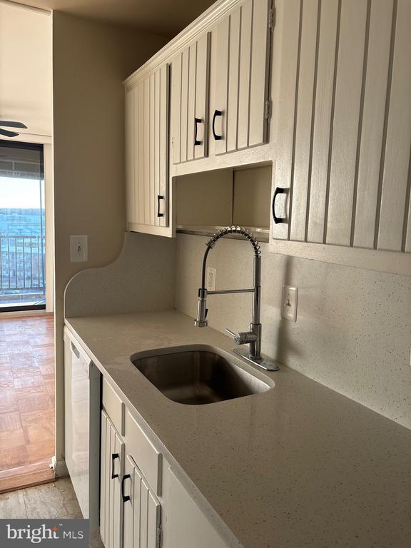 Building Photo - 3450 Toledo Terrace