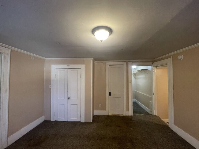 Building Photo - Studio Apartment in Central Macon Location...