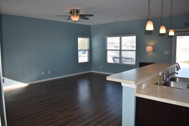 Building Photo - 5294 Platinum Dr