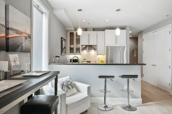 Building Photo - Epic REA/Azari PM:Gorgeous 1 Bed/ 1 Bath C...