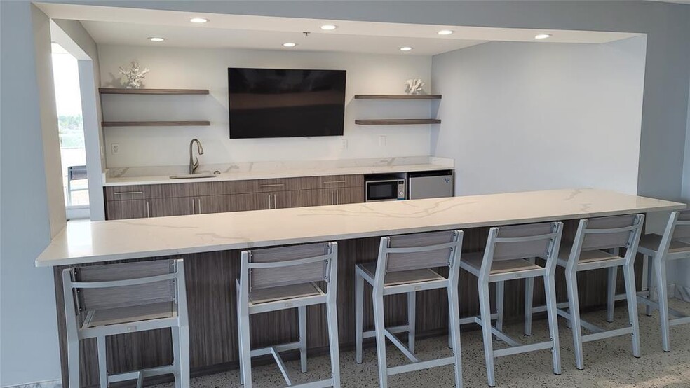 Building Photo - 545 S Fort Lauderdale Beach Blvd
