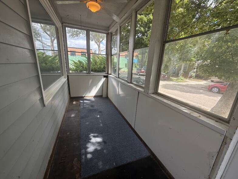 Building Photo - 1330 Dewey Ct