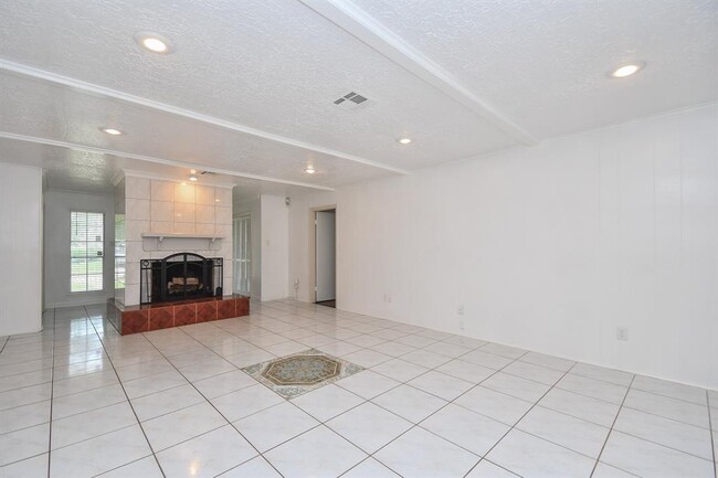 Building Photo - 7714 Eichler Dr