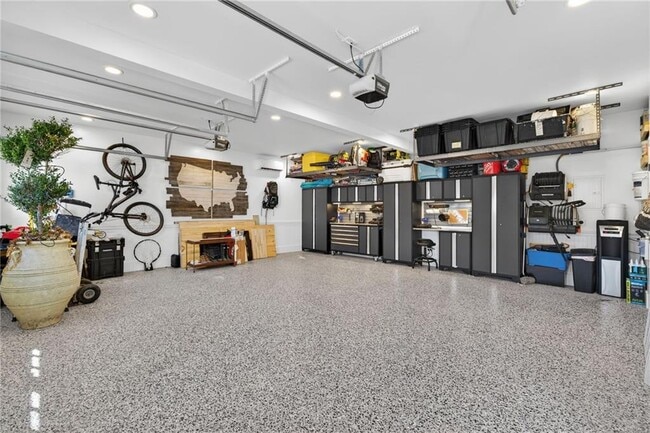 Building Photo - 1812 Wellbourne Dr NE