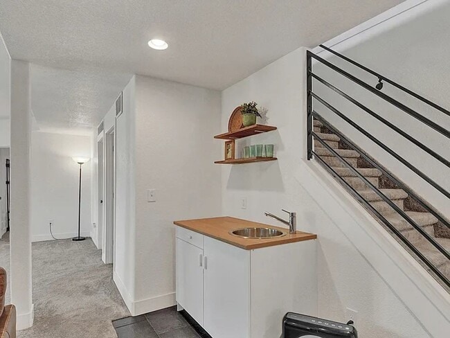 Building Photo - 15692 Paiute Cir