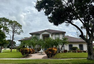 Building Photo - 2-Story pool home in The Fairways of Hunte...