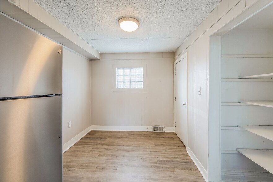 Building Photo - 349 James St