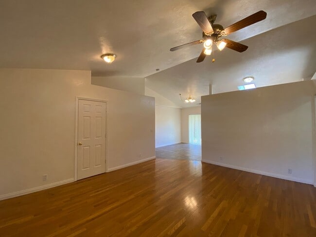 Building Photo - $500 OFF Move in Costs!!