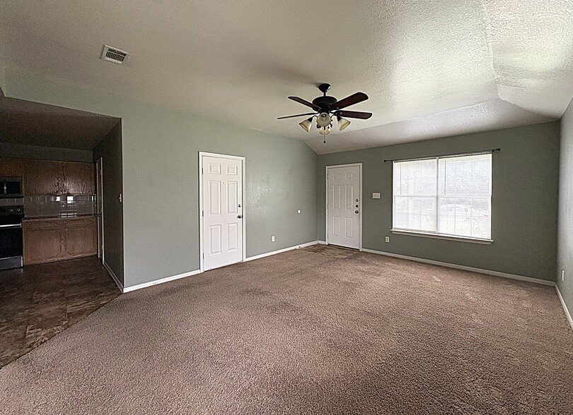 Building Photo - 507 Manhattan Dr
