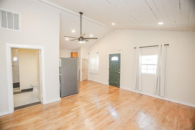 Building Photo - 690 County Rd 219