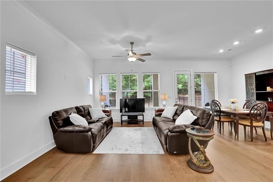 Building Photo - 1110 Harper Dr