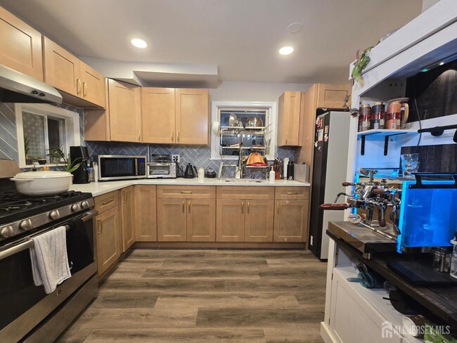 Building Photo - 83 John St