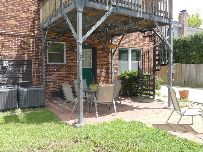 Building Photo - 401 W Saulnier St