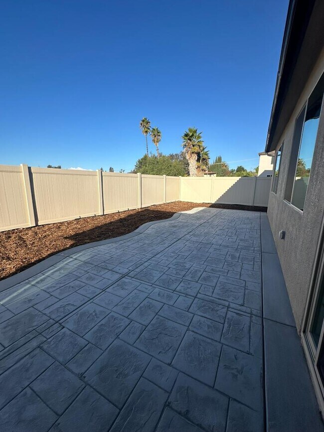 Building Photo - 2055 Woolem Pl