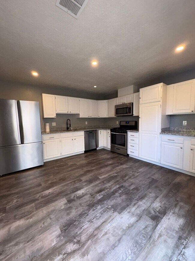 Building Photo - 1209 Vienna Ct