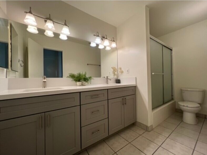 Building Photo - 2113 Clark Ln