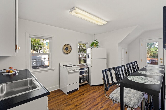 Building Photo - 113 Crestmere Ave