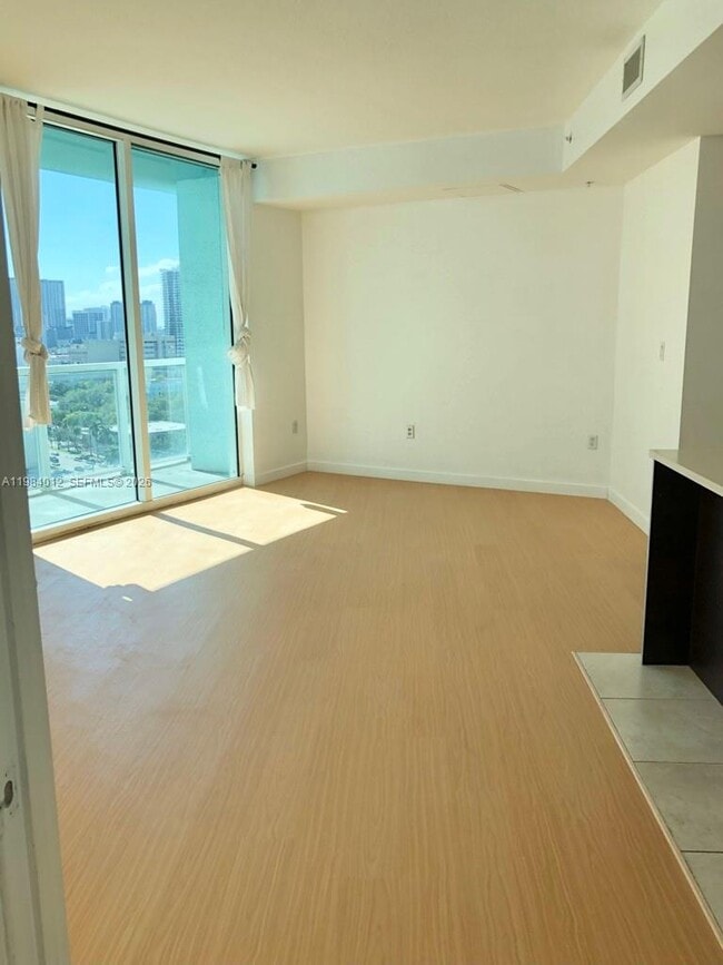 Building Photo - 1900 N Bayshore Dr