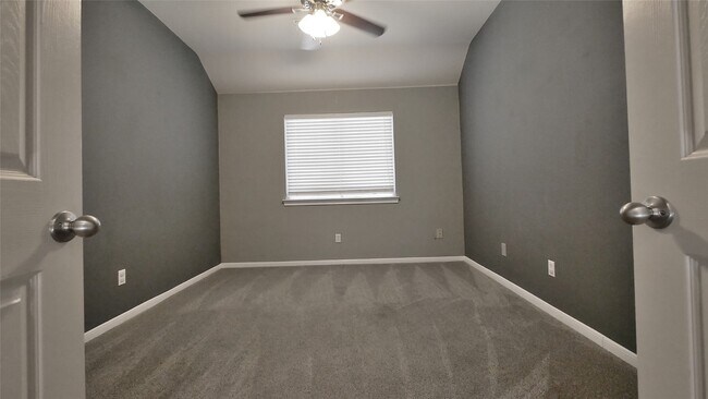 Building Photo - 10402 Indian Paintbrush Ln