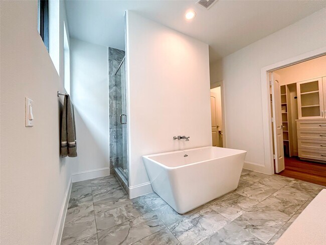 Building Photo - 1735a Moritz Dr