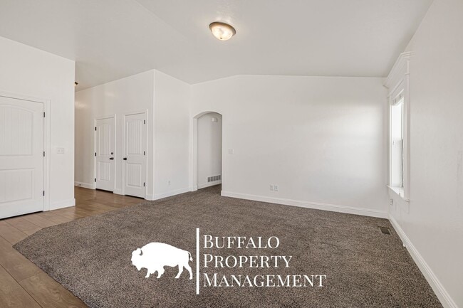 Building Photo - 4215 Roy Cir