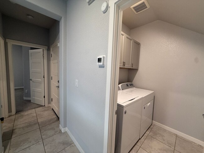 Building Photo - Pristine Condo in Monterey Village Gated Community