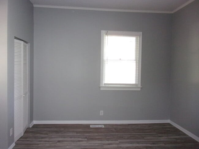 Building Photo - Beautifully Renovated 2 Bedroom 1 1/2 Bath Home