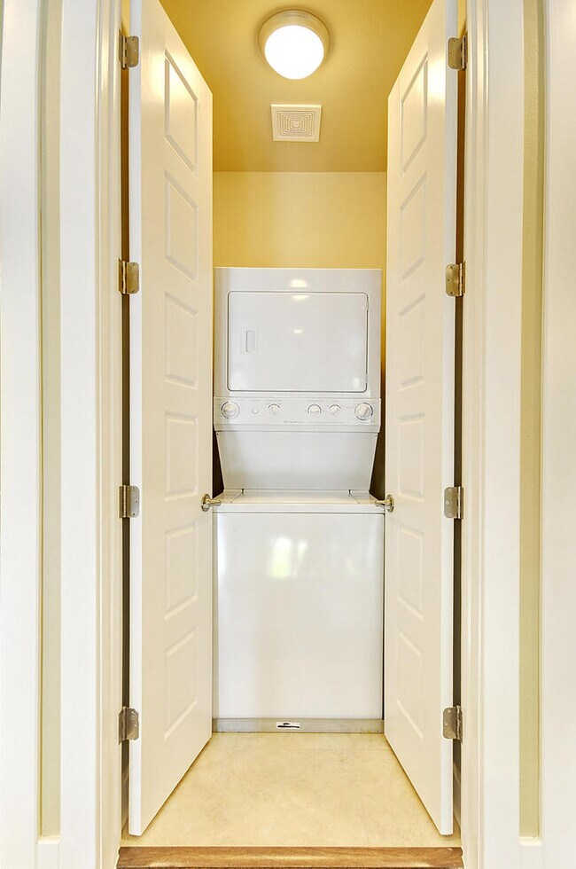 Building Photo - UT PRE-LEASE: 2011 Constructed Custom West...