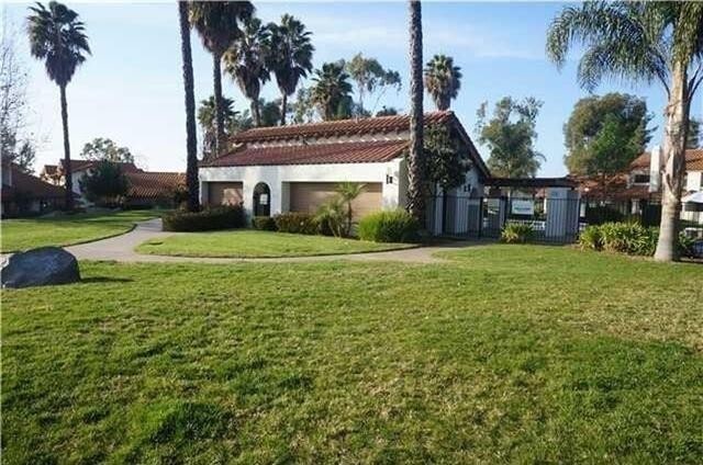 Building Photo - Escondido 3 Br Gated LOVELY Townhome 2 pat...