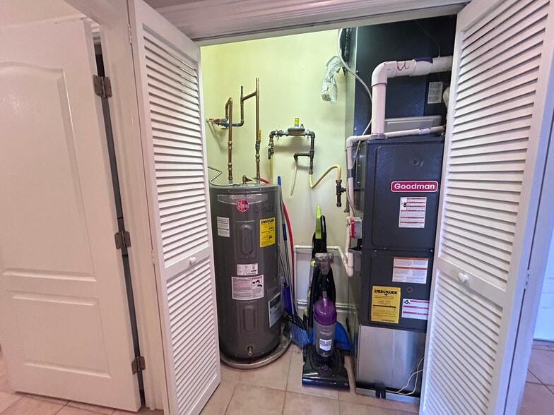 Building Photo - 1 John St