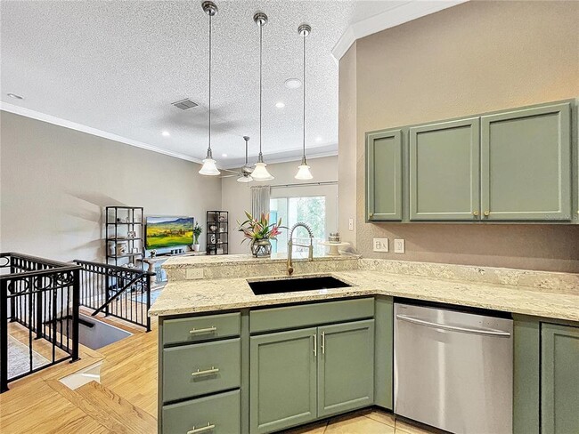 Building Photo - 704 Seagate Dr