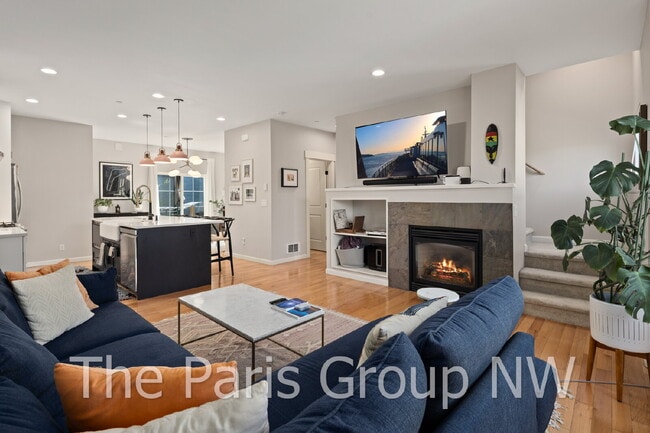 Building Photo - Stylish Model Hm in Issaquah Highlands * Park-Facing, EV Charger, Designer Upgrades & Very Walkable!