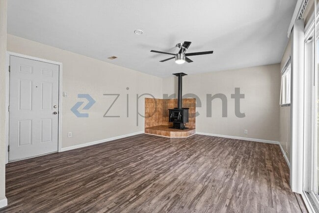 Building Photo - Unit