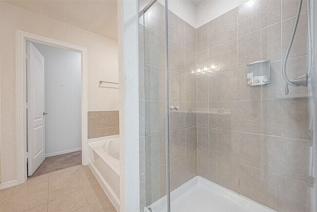 Building Photo - 223 Sintra Lk Wy