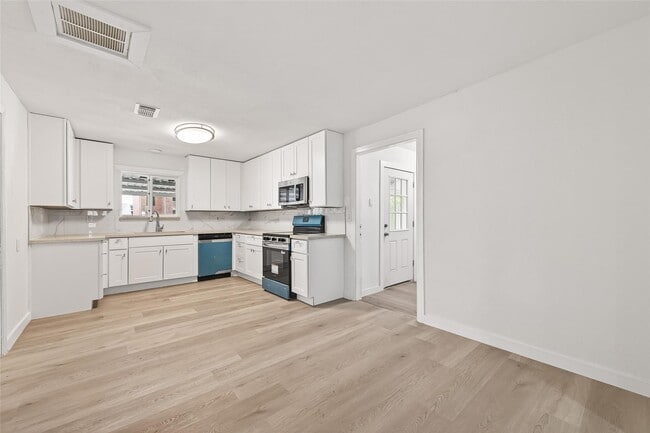 Building Photo - 815 Brooks Ave