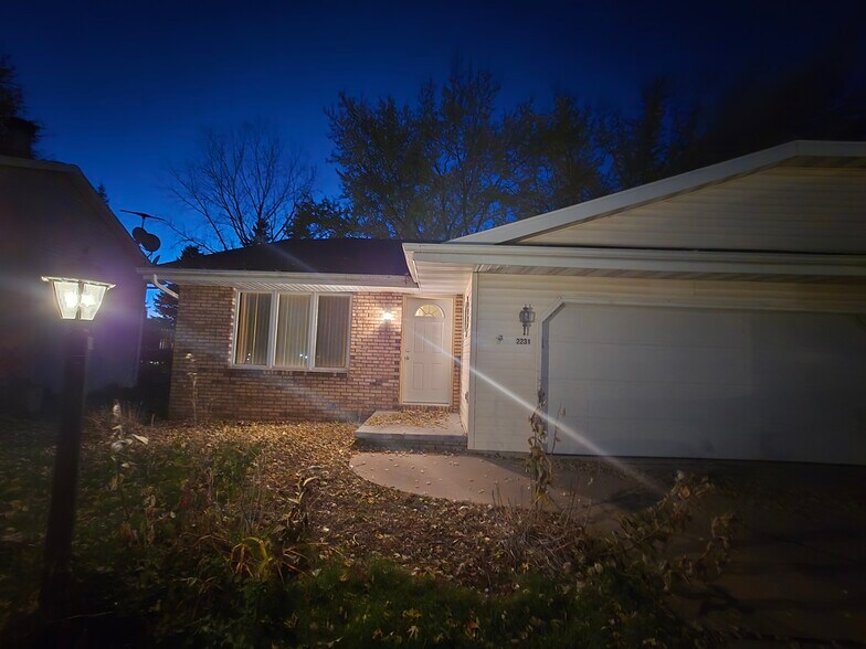 Primary Photo - 2231 Cloudview Ct